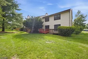 126 Locust Ct, Raritan Township, NJ 08822 - Photo 14