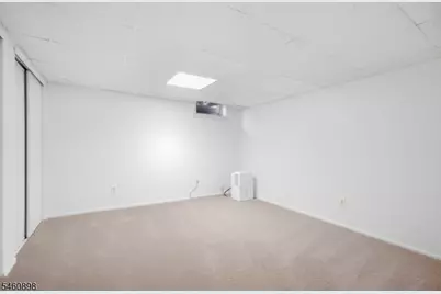 126 Locust Ct, Raritan Township, NJ 08822 - Photo 24