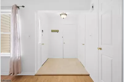 126 Locust Ct, Raritan Township, NJ 08822 - Photo 6