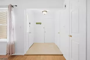 126 Locust Ct, Raritan Township, NJ 08822 - Photo 6