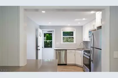 7 Hill St, Bernardsville, NJ 07924 - Photo 4