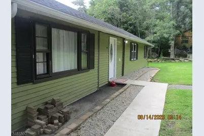 4 Mohawk Trl, Hopatcong, NJ 07821 - Photo 4