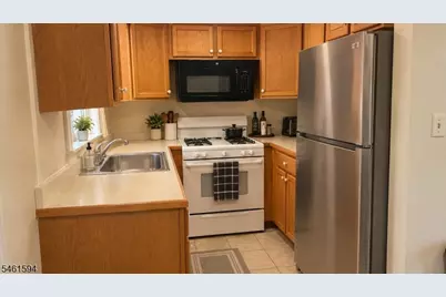 652 Cora Place, Rahway, NJ 07065 - Photo 4