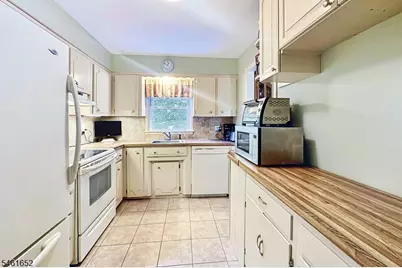 9 Barton Ln, Hopatcong, NJ 07843 - Photo 10
