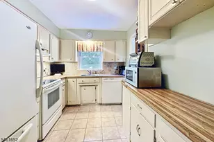 9 Barton Ln, Hopatcong, NJ 07843 - Photo 10