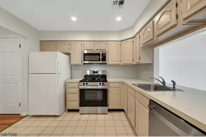 105 Quartz Ln, Paterson, NJ 07501 - Photo 2