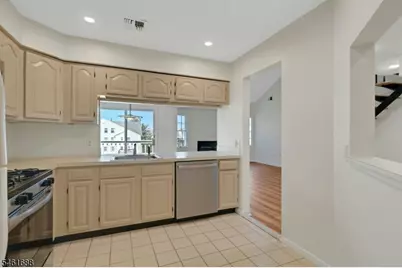105 Quartz Ln, Paterson, NJ 07501 - Photo 4