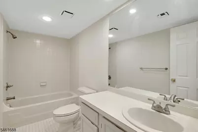 105 Quartz Ln, Paterson, NJ 07501 - Photo 18