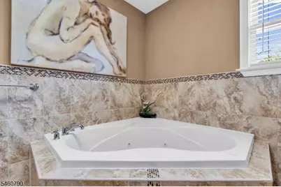 576 Richfield Ave, Kenilworth, NJ 07033 - Photo 20