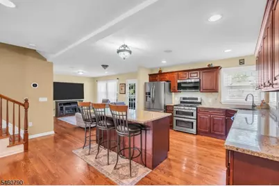576 Richfield Ave, Kenilworth, NJ 07033 - Photo 10