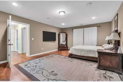 576 Richfield Ave, Kenilworth, NJ 07033 - Photo 24