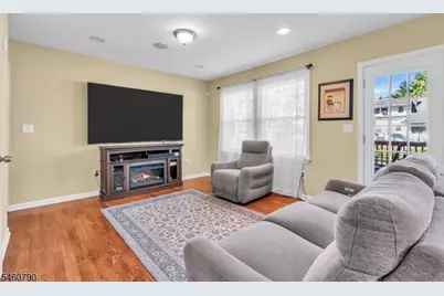 576 Richfield Ave, Kenilworth, NJ 07033 - Photo 14