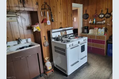 52 Goffle Rd, Hawthorne, NJ 07506 - Photo 10
