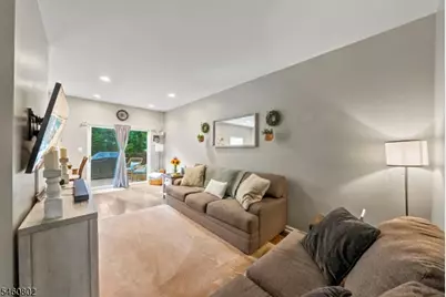 9 Old Orchard Ct, Clinton, NJ 08809 - Photo 4