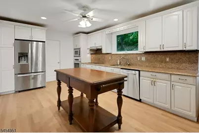 26 Scenic Dr, Hardyston Township, NJ 07419 - Photo 10