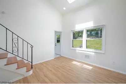 31 Harwood Pl, Wayne, NJ 07470 - Photo 8