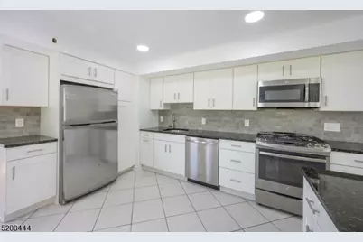 31 Harwood Pl, Wayne, NJ 07470 - Photo 4