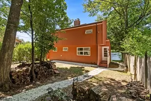 907 Plymouth Lake Dr, Stillwater Twp., NJ 07860 - Photo 1