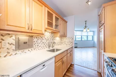 530 Valley Rd #7Z, Montclair, NJ 07043 - Photo 4