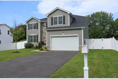 25 Ferromonte Ave, Roxbury Township, NJ 07847 - Photo 2