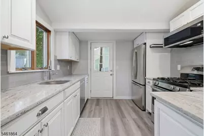 9 Juniper Trl, Kinnelon, NJ 07405 - Photo 6