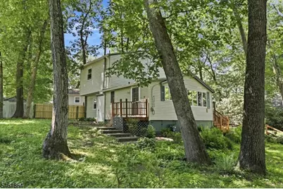 9 Juniper Trl, Kinnelon, NJ 07405 - Photo 20