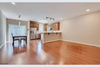 15 Bahr Cir, Verona, NJ 07044 - Photo 4