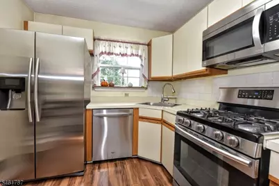 1098 Devon Ct #1098, Mahwah, NJ 07430 - Photo 10