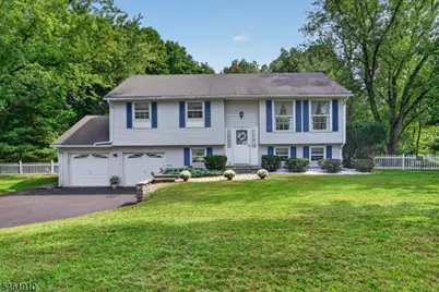 6 Redwood Dr, Clinton Township, NJ 08809 - Photo 2