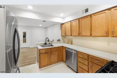 16 Stone Edge Rd, Bedminster Township, NJ 07921 - Photo 10
