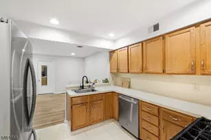 16 Stone Edge Rd, Bedminster Township, NJ 07921 - Photo 10