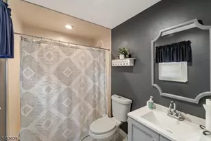555 E Maple Ave, Woodbridge Township, NJ 07095 - Photo 18