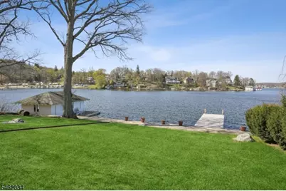 15 McGregor Ave, Mount Arlington, NJ 07856 - Photo 2