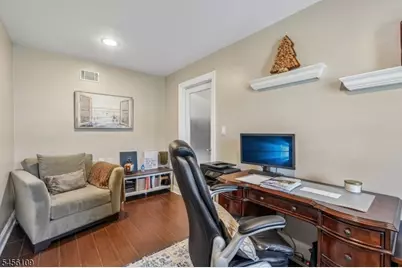 23 Chicopee Dr, Wayne, NJ 07470 - Photo 28
