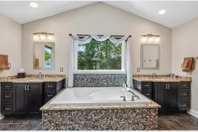 23 Chicopee Dr, Wayne, NJ 07470 - Photo 14
