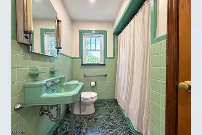 186 Macdonald Dr, Wayne, NJ 07470 - Photo 10