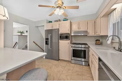 810 Lynwood Street, Raritan, NJ 08869 - Photo 8