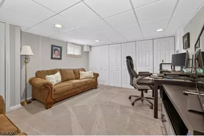 810 Lynwood Street, Raritan, NJ 08869 - Photo 18