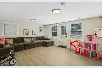 2 Tuers Pl, Montclair, NJ 07043 - Photo 18