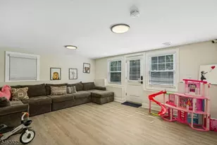 2 Tuers Pl, Montclair, NJ 07043 - Photo 18