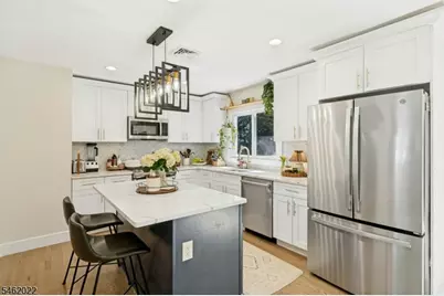 2 Tuers Pl, Montclair, NJ 07043 - Photo 8