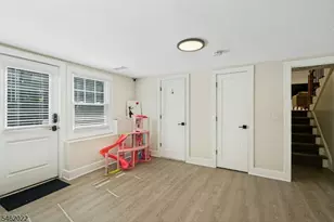 2 Tuers Pl, Montclair, NJ 07043 - Photo 20