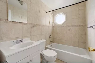 800 De Lalla Ter, Ridgefield, NJ 07657 - Photo 2