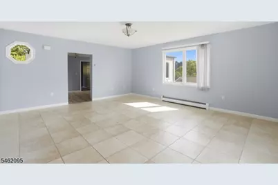800 De Lalla Ter, Ridgefield, NJ 07657 - Photo 4