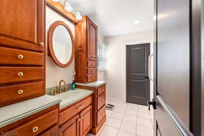 636 Willow Grove St, Hackettstown, NJ 07840 - Photo 14