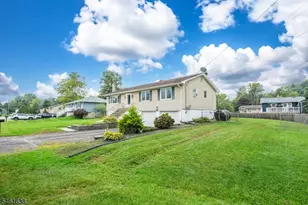 29 Thistle Ave, Vernon Twp., NJ 07418 - Photo 2