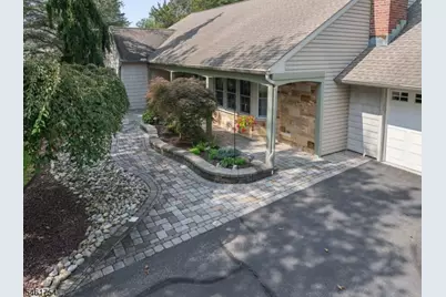 34 Hughes Rd, Franklin Township, NJ 08873 - Photo 2
