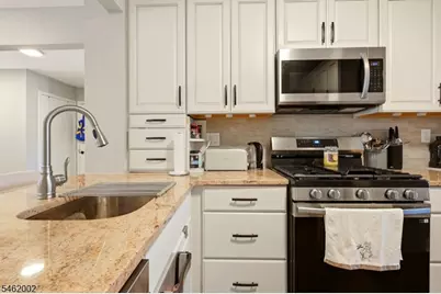 11 Vreeland Ct, Sayreville, NJ 08872 - Photo 8