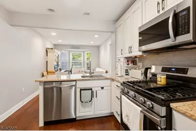 11 Vreeland Ct, Sayreville, NJ 08872 - Photo 6