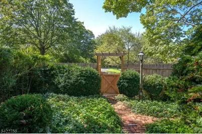 25 Blair Dr, Peapack Gladstone Boro, NJ 07977 - Photo 2